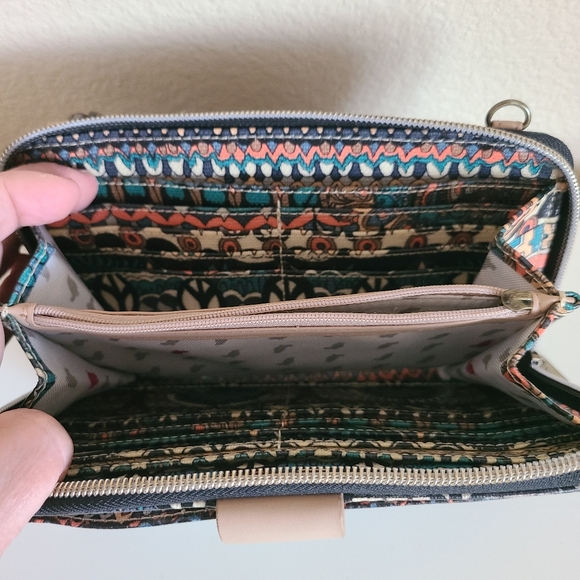 sakroots artists circle zip around wallet wristlet - Picture 6 of 6